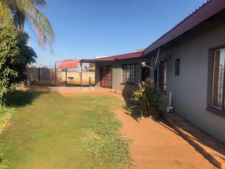 8 Bedroom Property for Sale in Rustenburg Central North West